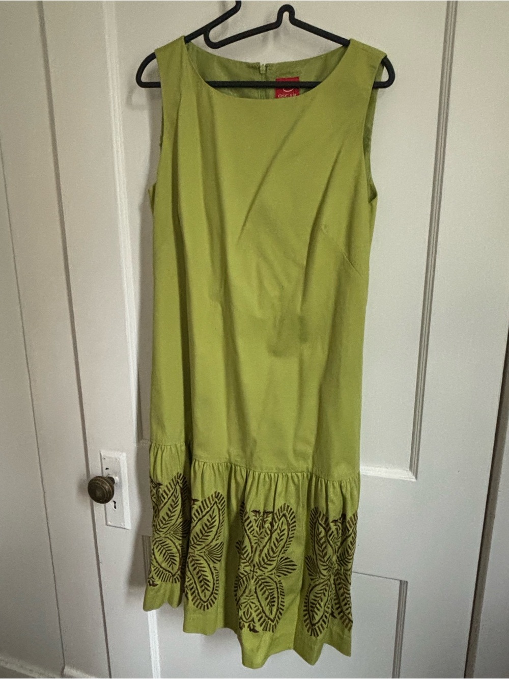Vintage Oscar Sleeveless Chartreuse Drop-Waist Dress with Leaf Embroidery - Picture 2 of 7
